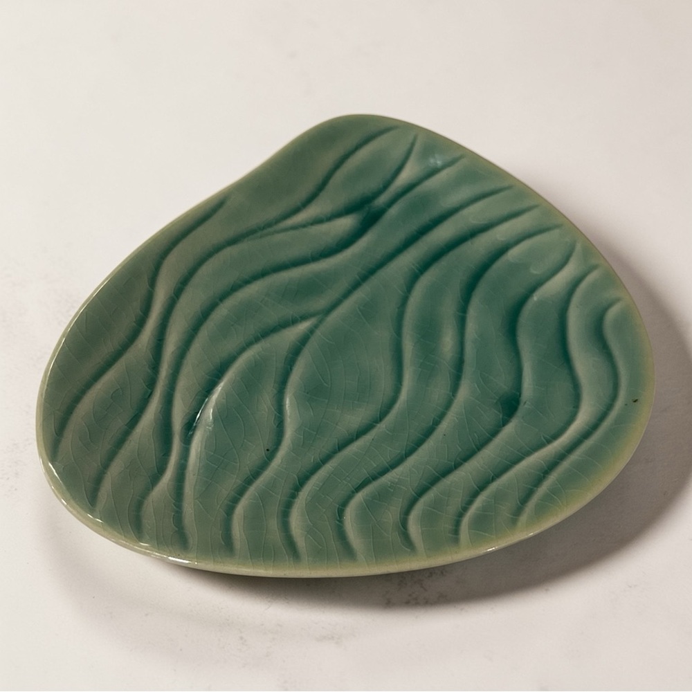 PartyLite Green crackle wave dish, vintage discontinued pattern